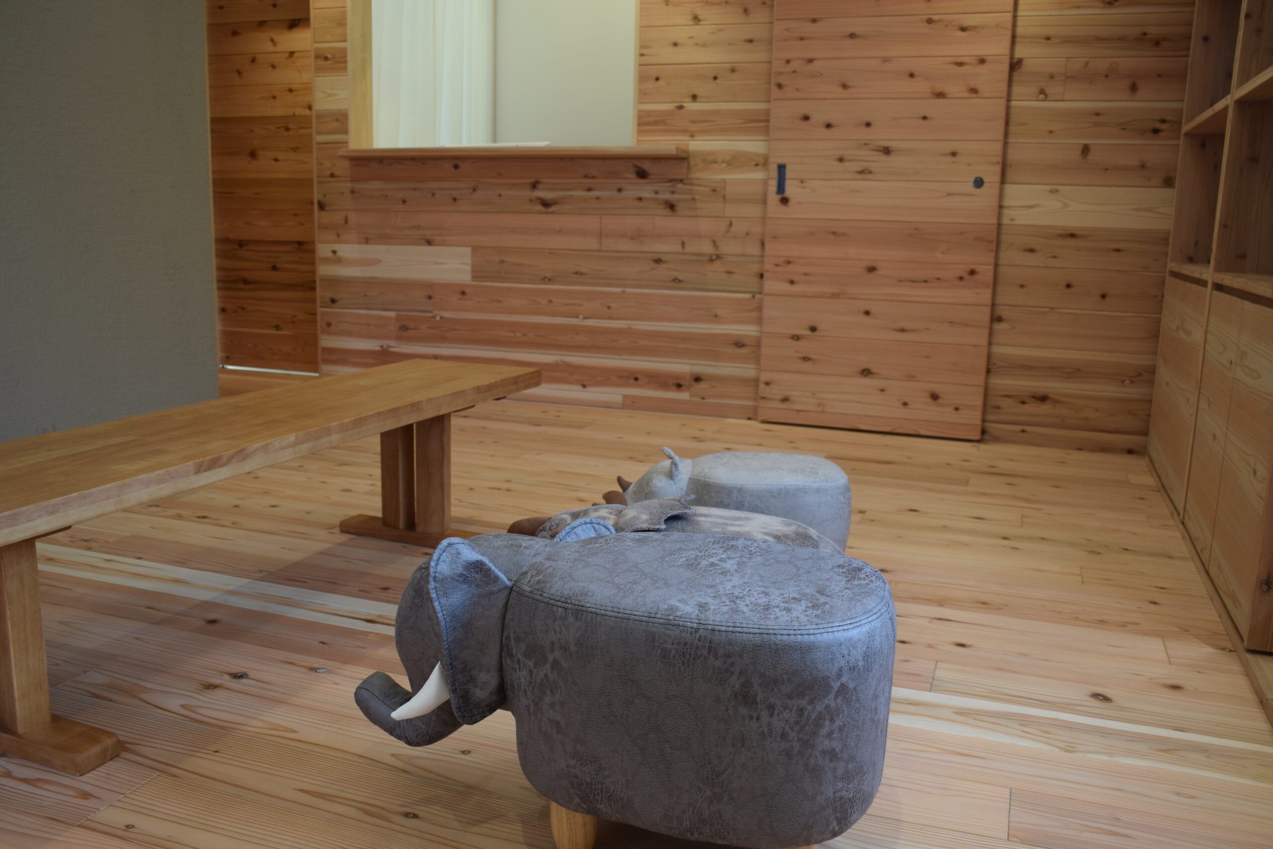 京都の歯医者が実践！杉の香りでストレスを和らげる内装デザインとは？